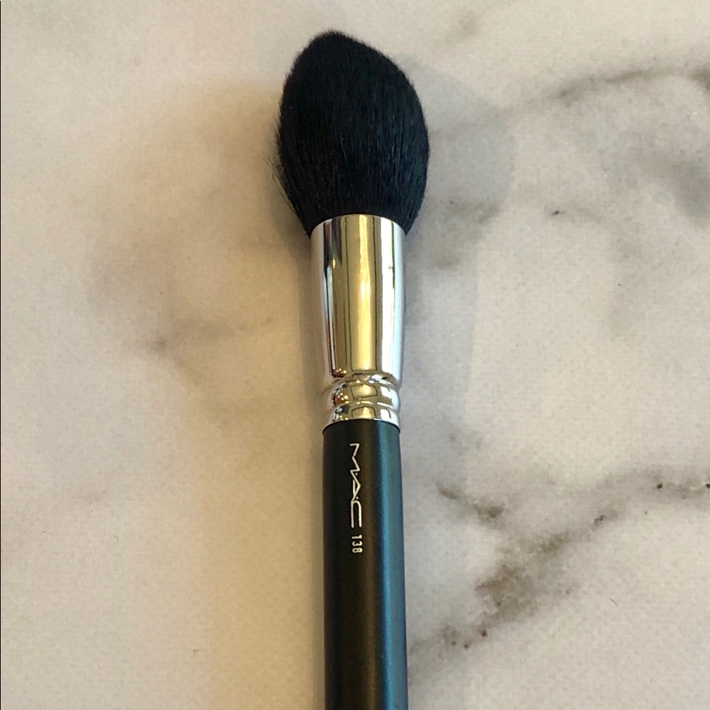 MAC 138 Brush Synthetic Tapered Face Brush